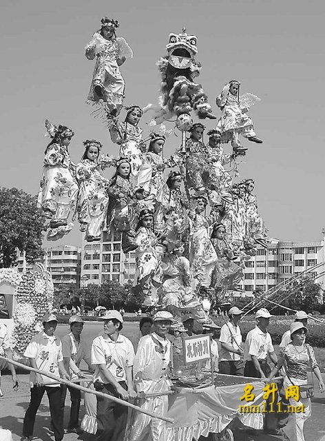 文藝碩果累累展風(fēng)采，文化交融熠熠續(xù)華章